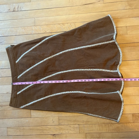 Corduroy tan midi skirt floral detail - Picture 4 of 6